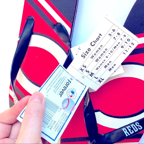 NEW Cincinnati Reds Sandals Flip Flops Small Women’s - Picture 7 of 13